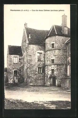 AK Montereau, Cour du vieux Château