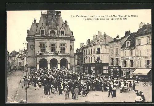 AK La Ferté-sous-Jouarre, Place de la Mairie, Le Concert de musique un jour de fête