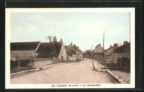 AK Vaudoy, La Grande Rue, Blick auf die Wohnhäuser