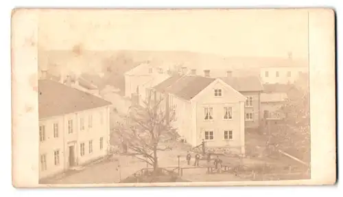 Fotografie Gosla Storman, Christinehamn, Ansicht Kristinehamn, Partie im Ort mit Bewohnern