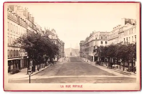 Fotografie unbekannter Fotograf, Ansicht Paris, La Rue Royale mit Litfasssäule