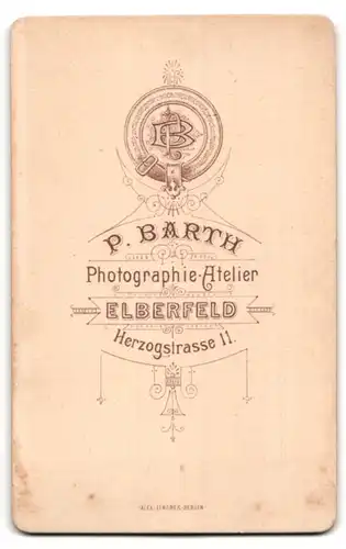 Fotografie P. Barth, Elberfeld, Herzogstrasse 11, Fräulein mit zusammengebundenen Haaren