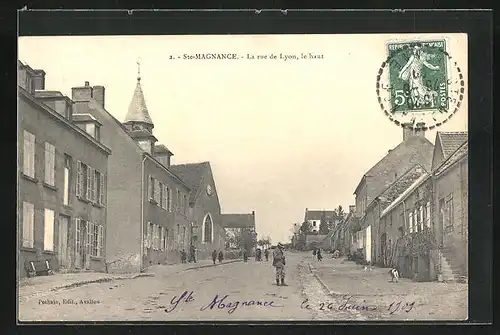 AK Ste-Magnance, La rue de Lyon, la haut