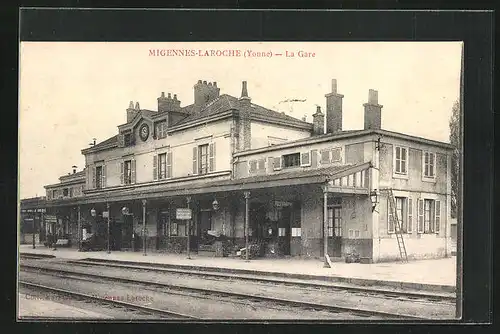 AK Migennes-Laroche, La Gare, Bahnhof