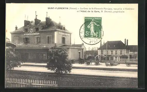 AK Saint-Florentin, La Gare de St-Florentin-Versigny, vue prise a l`interieur et l`Hotel de la Gare, Bahnhof