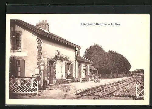 AK Dracy-sur-Ouanne, La Gare, Bahnhof