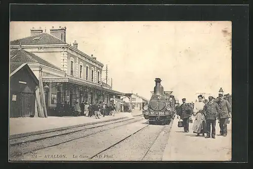 AK Avallon, La Gare, Bahnhof