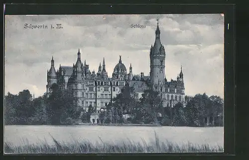 AK Schwerin in Mecklenburg, Blick auf Schloss über den See