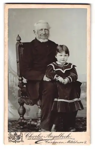 Fotografie Charles Angelbeck, Cuxhaven, Mittelstrasse 2, Alter Greis neben jungem schielendem Mädchen