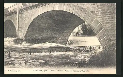 AK Auxerre, Crue de l`Yonne 1910, Arche du Pont de la Tournelle, Hochwasser