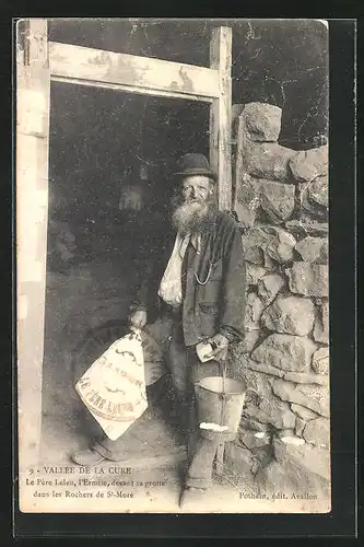 AK Vallee de la Cure, Le Pere Leleu, l`Ermite, devant sa grotte dans les Rochers de St-More