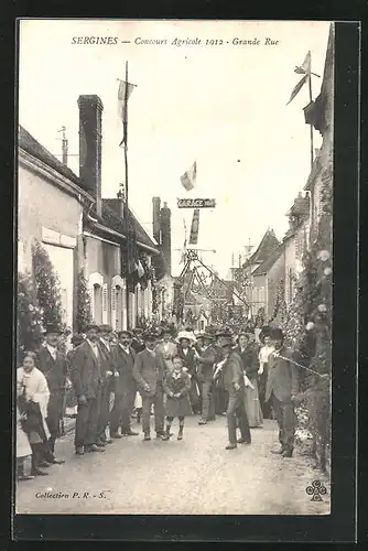 AK Sergines, Concours Agricole 1912, Grande Rue