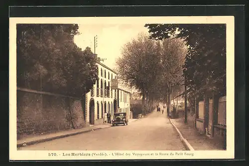 AK Les Herbiers, L`Hôtel des Voyageurs et la Route du Petit Bourg