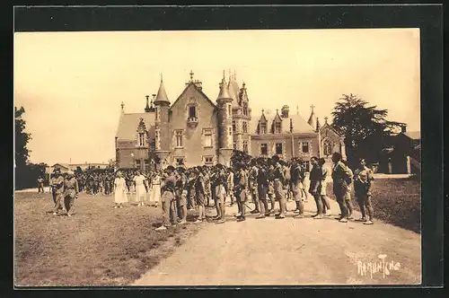 AK La Motte, Colonie, Soldaten vor dem Schloss