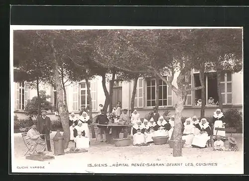 AK Giens, Hopital Renee-Sabran: Devant les Cuisines