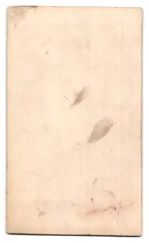 Fotografie unbekannter Fotograf und Ort, Gemälde Lavrate, Bettler mit Blumenstrauss und Korb auf dem Rücken