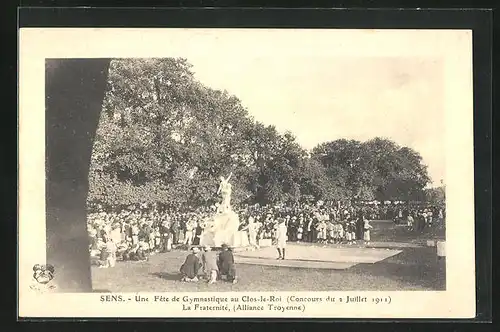 AK Sens, Une Fete de Gymnastique au Clos-le-Roi 1911, La Fraternité