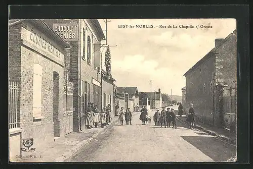 AK Gisy-les-Nobles, Rue de La Chapelle-s /-Oreuse, Ecuries Remises