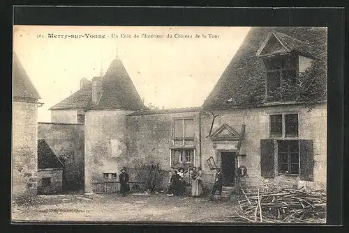 AK Merry-sur-Yonne, Un Coin de l` Intérieur du Château de la Tour