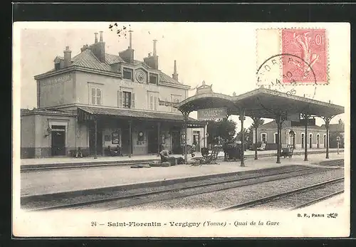 AK Saint-Florentin, Vergigny, Quai de la Gare, Bahnhof, Bahnsteig mit viel Gepäck