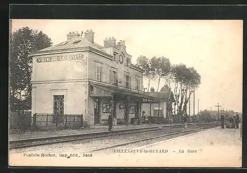 AK Villeneuve-la-Guyard, La Gare, Bahnhof mit Vorsteher