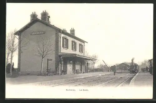 AK Bléneau, La Gare, Bahnhof mit Gleisübergang