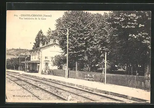 AK Chatel-Censoir, Vue intérieure de la Gare, Bahnhof in der Mittagshitze