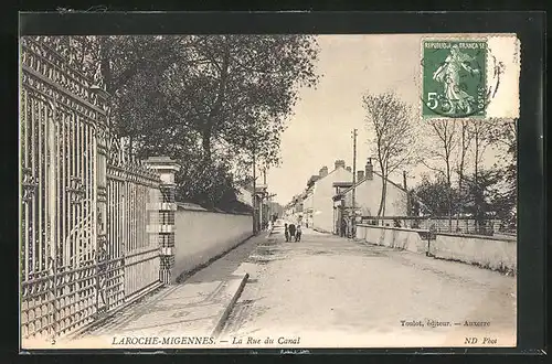 AK Laroche-Migennes, La Rue du Canal