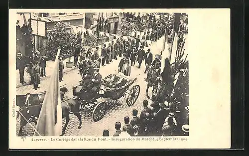 AK Auxerre, Le Cortège dans la Rue du Pont