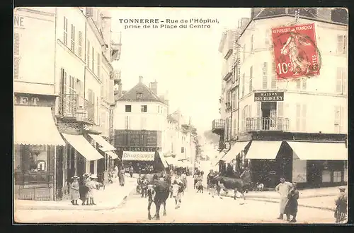 AK Tonnerre, Rue de l`Hôpital prise da la Place du Centre