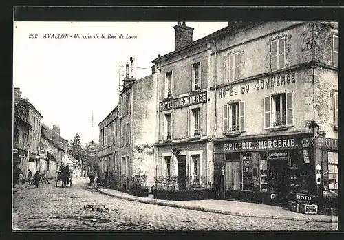 AK Avallon, un coin de la rue du Lyon