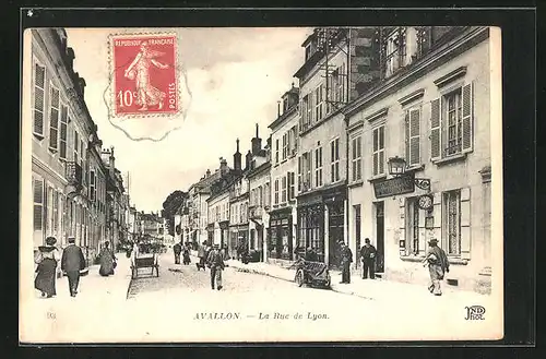 AK Avallon, La Rue de Lyon