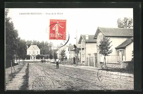 AK Laroche-Migennes, Place de la Mairie