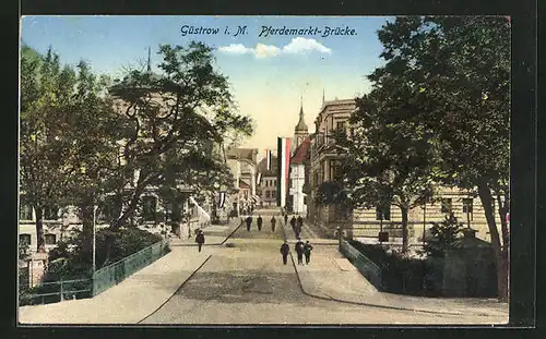 AK Güstrow i. M., Strasse zur Pferdemarkt-Brücke