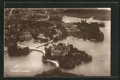 AK Schwerin i. Mecklbg., Fliegeraufnahme von Insel mit Schloss