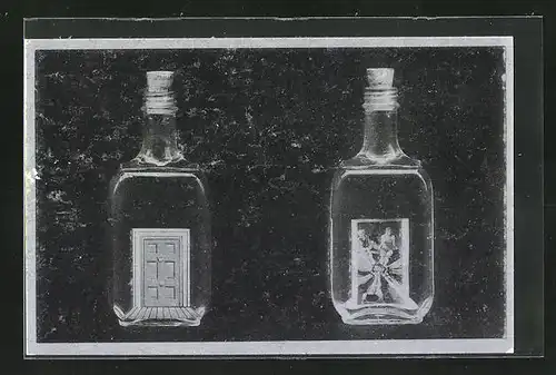 Künstler-AK sign. Roland Penrose: La Terre en bouteille, Serie No. 17, Kunstwerk des Surrealismus