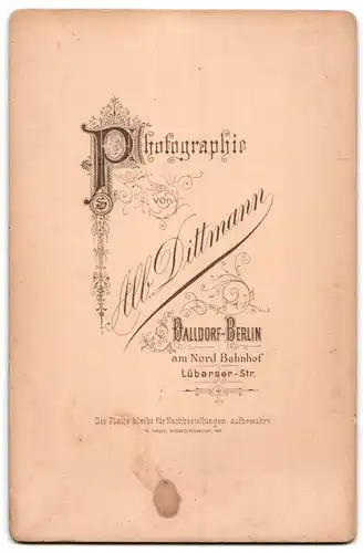 Fotografie Albert Dittmann, Berlin-Dalldorf, Lübarserstrasse, Mann im Anzug mit Schnauzbart