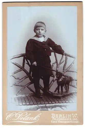 Fotografie O. Delank, Berlin W., Friedrichstrasse 190, Kleiner Junge im Matrosenanzug