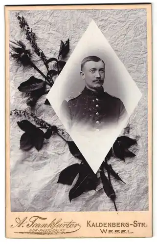Fotografie A. Frankfurter, Wesel, Kaldenberg-Str, Soldat in Uniform
