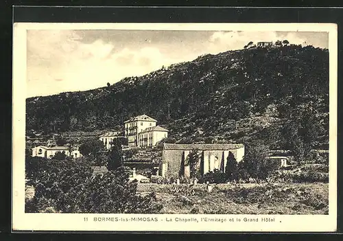 AK Bormes-les-Mimosas, La Chapelle, l`Ermitage et le Grand Hotel
