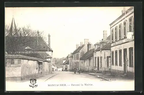 AK Montacher, Devant la Mairie