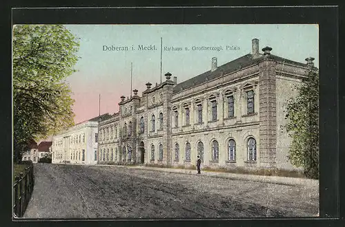 Goldfenster-AK Doberan i. Meckl., Rathaus und Grossherzogliches Palais mit leuchtenden Fenstern
