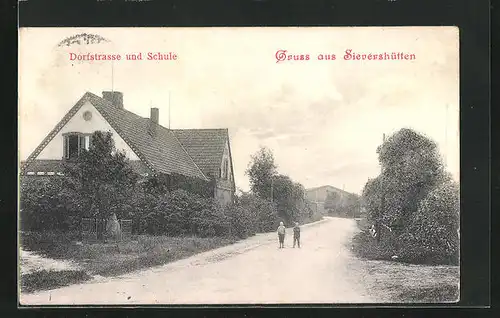 AK Sievershütten, Dorfstrasse mit Schule