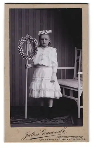 Fotografie Julius Grunewald, Oberneukirch, Portrait bildschönes blondes Mädchen im festlichen Kleid