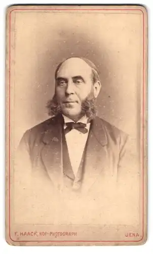 Fotografie F. Haack, Jena, an der Promenade, Portrait stattlicher Herr mit Backenbart