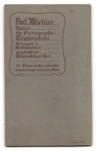 Fotografie A. Miehler, Traunstein, Königstr. 4, Portrait bildschönes Fräulein hält Rosen in der Hand