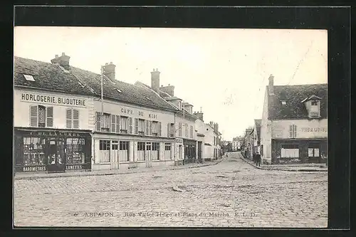 AK Arpajon, Rue Victor Hugo et Place du Marché, Café du Midi