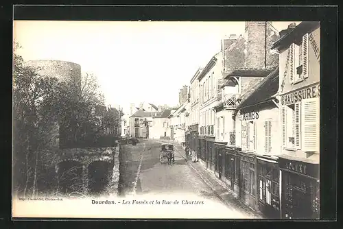 AK Dourdan, les Fossés et la Rue de Chartres