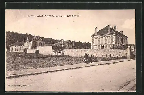 AK Ballanscourt, Les Écoles