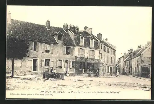 AK Longpoint, La Place, la Fontaine et la Maison des Pellerins